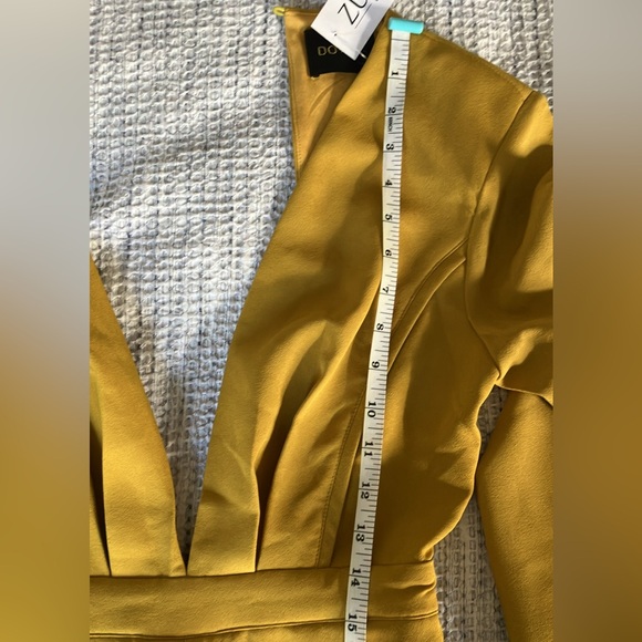 Deep V-neck romper - Picture 5 of 7